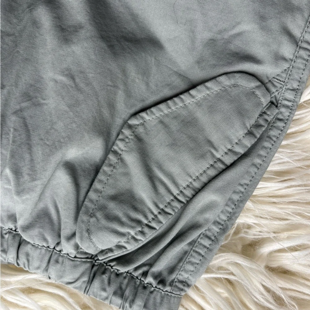 DIVIDED - Picture 5 of 10